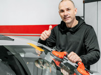 Auto Glass Whitby (2) - Reparação de carros & serviços de automóvel