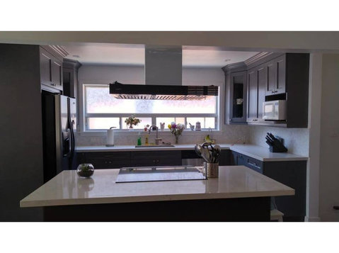Ultimate Kitchen & Home Reno Inc - Budowa i remont