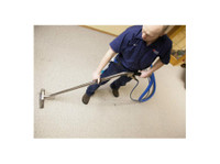 Canadian Elite Carpet Cleaning (3) - Хигиеничари и слу
