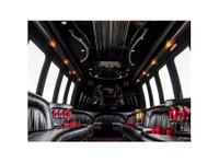 Calgary Party Bus & Limo Services (2) - Autovermietungen