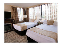 Riviera on Robson Suites Hotel (4) - Отели и общежития