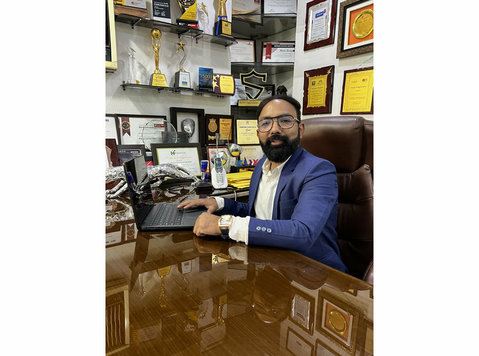 vaibhav Kulshrestha - Financial consultants