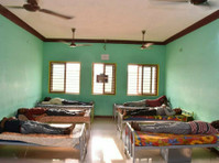 Iyengaran Faith Care Centre (5) - Болници и клиники