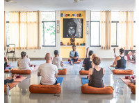 Vinyasa Yoga Teacher Training Course in Rishikesh India (2) - جم،پرسنل ٹرینر اور فٹنس کلاسز