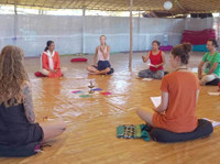 Best Yoga Teacher Training - India (1) - Тренер и обука