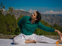 Yoga the essence of foundation (3) - Siłownie, fitness kluby i osobiści trenerzy