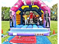 Bouncy Castle Hire (3) - Balloons, Paragliding & Flying Clubs