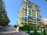 Beyoot Real Estate (8) - Kiinteistönvälittäjät