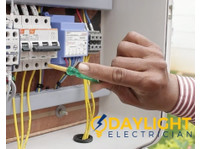 Daylight Electrician Singapore (1) - Elektriķi