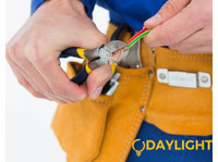 Daylight Electrician Singapore (2) - Electricians