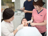 Yonsei E-Zone Dental (4) - Zubní lékař