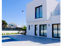 Iberica-Estates Spanish Property (8) - Agences Immobilières