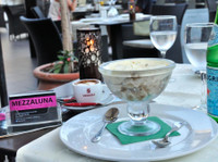 Mezzaluna - Restaurants