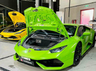 Carzilla Auto Service - Luxury Car Garage in Dubai (1) - Ремонт на автомобили и двигатели