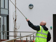 HCS Cleaning Services Limited, Commercial Window Cleaning (2) - Siivoojat ja siivouspalvelut
