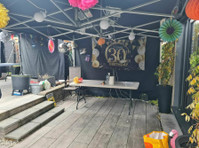 Party Zone Hire Bouncy Castles & Gazebos (8) - Kinder & Familien