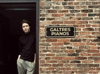 Galtres Pianos (1) - Втора рака и антички продавници