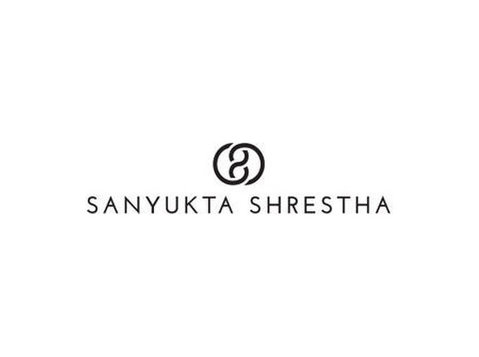 Sanyukta Shrestha - Облека