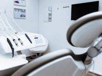 The Dental & Implant Centre (6) - Οδοντίατροι