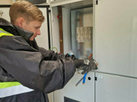 Heath Electrical Services (3) - Elektriķi
