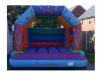 Tk Inflatables Bouncy castle Hire (2) - Children & Families