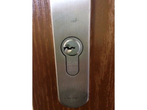 L-w Locksmiths St Helens - Security services