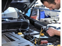 Holocene Motor Group (1) - Reparação de carros & serviços de automóvel