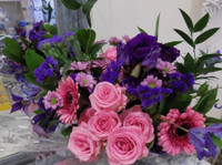 Adriennes Flowers (3) - Подаръци и цветя