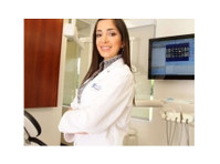 Dr. Andrea Giraldo, DMD (3) - Stomatologi