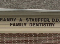 Stauffer Dental Associates (4) - Zubní lékař