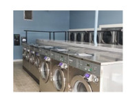 Speed Coin Laundry and Wash and Fold (1) - Curăţători & Servicii de Curăţenie