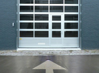 East Point Garage Door (1) - Maison & Jardinage