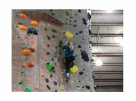 Vertical Rock Climbing & Fitness Center - Тренажеры, Личныe Tренерa и Фитнес