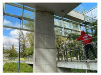Cutting Edge Window Cleaning Services (3) - Cleaners & Cleaning services