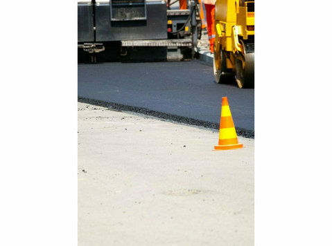 City of First Class Asphalt Solutions - Услуги за градба