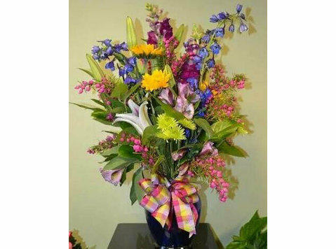The Bloomin' Dragonfly Florist - Подаръци и цветя