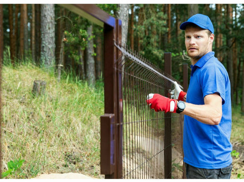 Warner Robins Fencing Co - Домашни и градинарски услуги
