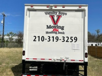 Varsity Boys Moving & Hauling Junk (2) - Servicios de mudanza