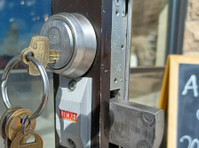 Affordable Professional locksmith (1) - Dům a zahrada
