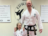 Edwards Martial Arts Academy (1) - Игри и Спорт