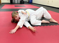 Edwards Martial Arts Academy (2) - Игри & Спорт