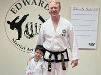 Edwards Martial Arts Academy (8) - Игры и Спорт