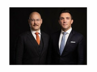 Pierce & Kwok LLP (1) - Právník a právnická kancelář