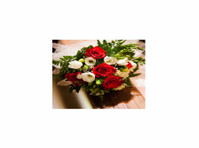 Our Flower Shoppe (1) - Lahjat ja kukat
