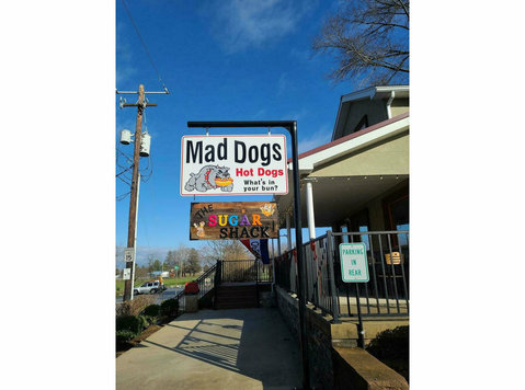 Mad Dogs Hot Dogs & Sugar Shack - Ресторанти