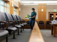 Absolute Janitorial Services (2) - Cleaners & Cleaning services