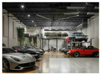 The Garage Milwaukee (3) - Talleres de autoservicio