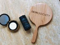 Skin Society (8) - Sănătate şi Frumuseţe