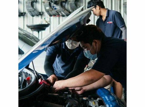 T & T Auto Body and Service - Автомобилски поправки и сервис на мотор