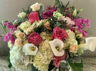 Florist of Larkspur - Royal Fleur (5) - Presentes e Flores
